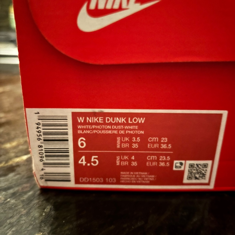 Dunk Low Nikes - Picture 4 of 5